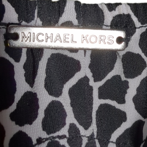 MICHAEL KORS Black and White Open Shoulder Bell Sleeves Size M. - Picture 16 of 16